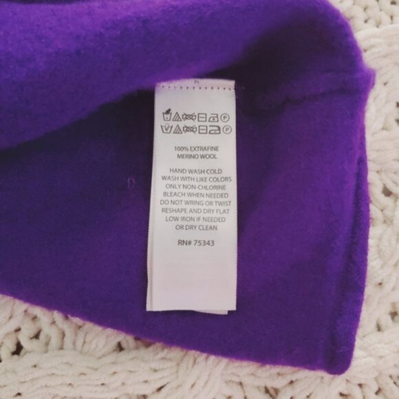 Ellen Tracy 100٪ Extra Fine Merino Wool Deep Purple Knit V neck Sweater (XS fit) - Picture 7 of 13
